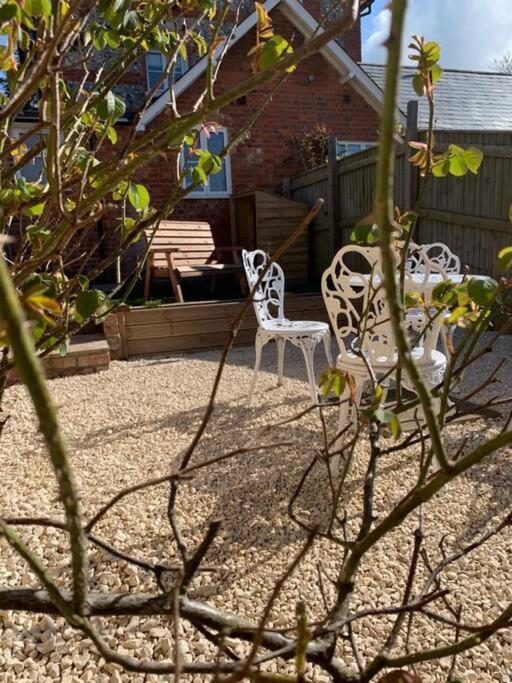 Ground Floor Garden Cottage, Near Stonehenge Shrewton Luaran gambar